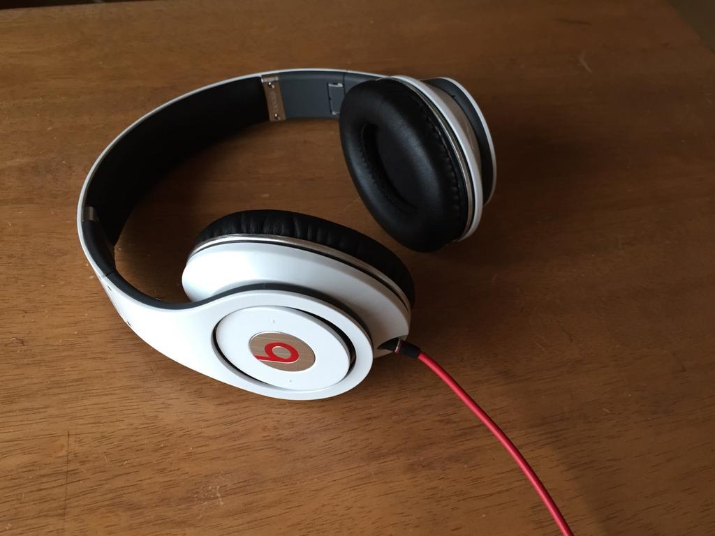 fstslv's tweet photo. beats by dr. dre studio

正規品
保証書あり。定価3万くらい
商品状態は写真通り。付属品全て付きます
使用回数はほとんどないので傷一つありません
価格1万9千交渉あり

気になる方DMリプどーぞ
#拡散希望RT http://t.co/fjKFk8j5CD