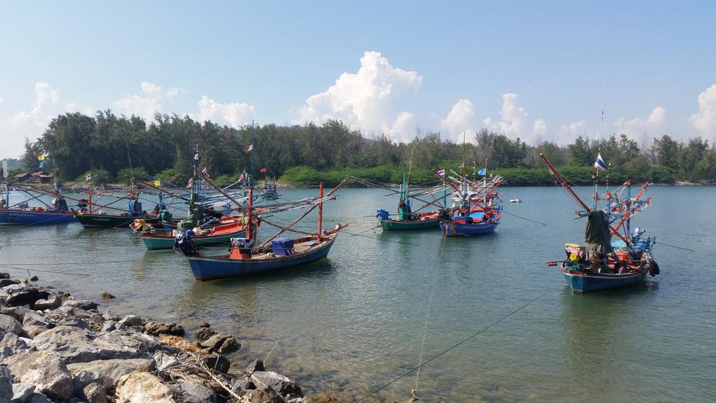 MrScottEddy's tweet photo. Just found a cool fishing village. #Pranburi #Fishing #Thailand http://t.co/Y4cAN7St5h