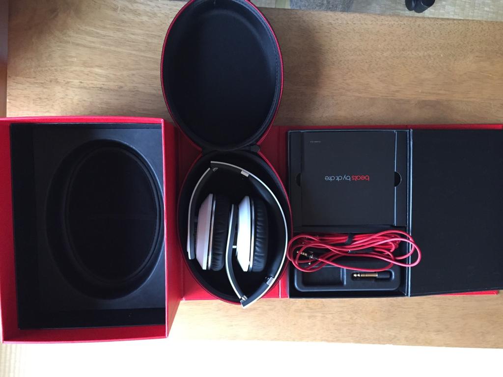 fstslv's tweet photo. beats by dr. dre studio

正規品
保証書あり。定価3万くらい
商品状態は写真通り。付属品全て付きます
使用回数はほとんどないので傷一つありません
価格1万9千交渉あり

気になる方DMリプどーぞ
#拡散希望RT http://t.co/fjKFk8j5CD