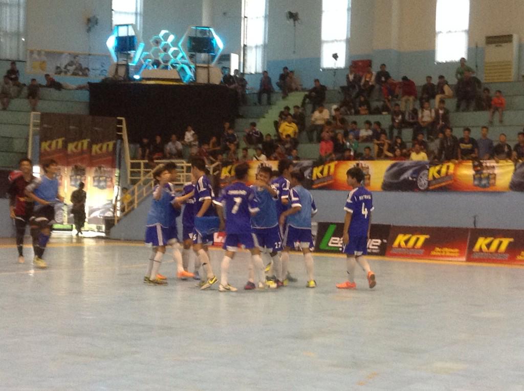 FT final kat.SMA
BBS Bogor vs SMA 18 BDG (0-3)
#KITFutsalismo '14 National Champions Games