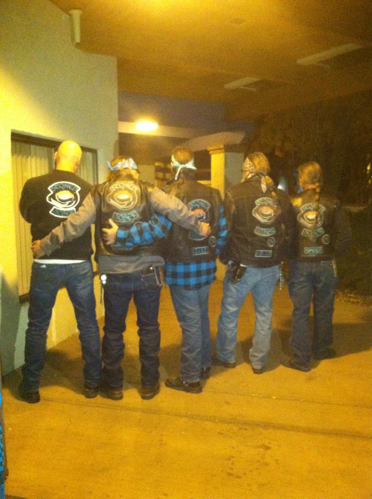 ceraweiner's tweet image. such a fun night. #squadgoals #newestedition 💙🚲⚠️