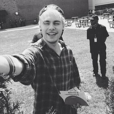 tomsflicker's tweet photo. 🌸💣🌸

Michael Clifford from 5SOS, please read this. I'm here for you &amp; so is everyone who RT's this.@Michael5SOS 

🌸💣🌸 http://t.co/kDQSC59Ffq
