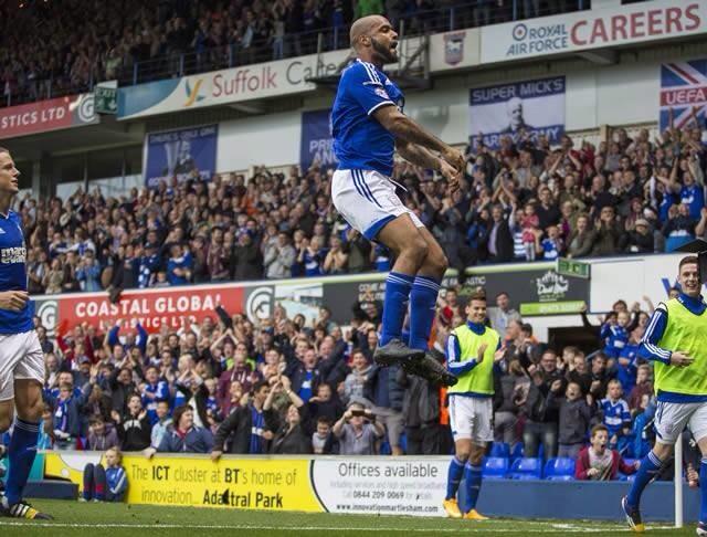 Hoping for a goal from birthday boy David McGoldrick today, happy 27th, Didz! 