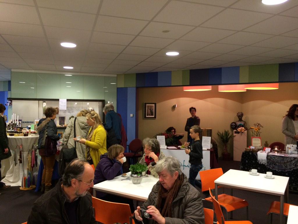 VordenNL's tweet photo. Even een kijkje op de #BijzonderBewustBeurs @Warnshuus http://t.co/e92xhOpYjv