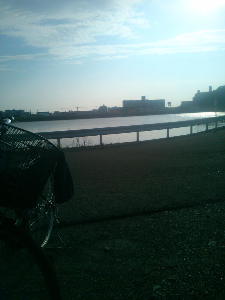 SumouAngler's tweet photo. 今日ゎ朝７時から釣りに��きました（笑）
まずまずでしたなぁ（笑）
平和台わこれからやね（笑） http://t.co/R8aXYkJs0q