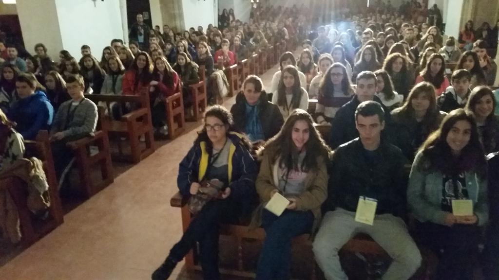 diocesiscr's tweet photo. Comienza la #XVmarchadeadviento http://t.co/uXyn56PG1j