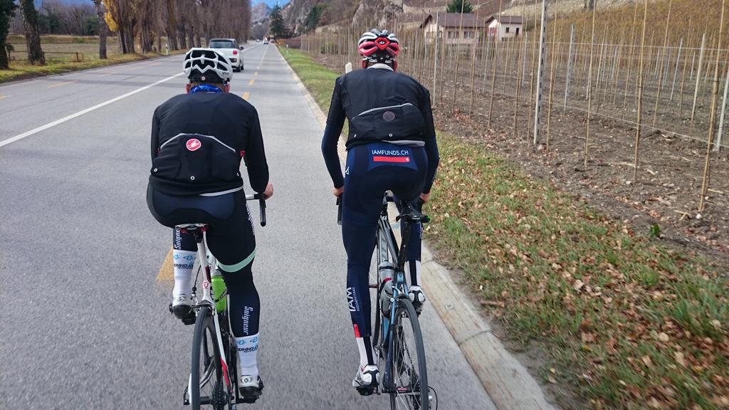 Antoine__Debons's tweet photo. Sortie du samedi avec Bjørni et Sebi @BjornToft @reichenbach_seb @IAMcyclingFans http://t.co/no7rkerV4N