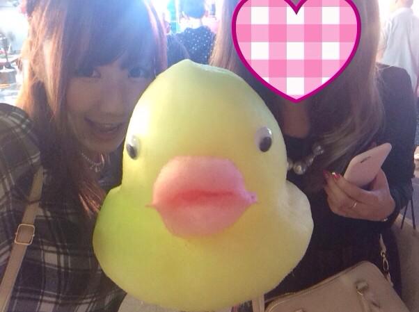 Mioにゃー ぴよぴよぴー ぴよたんのほかにも ハートとかお花とかかわゆいわたあめ いっぱいだったんだけども 日本のお祭りとかでもこゆわたあめ売ってくれたらィィのにねッ わたあめ 台湾 士林市場 ヒヨコ キス チュウ Http T Co