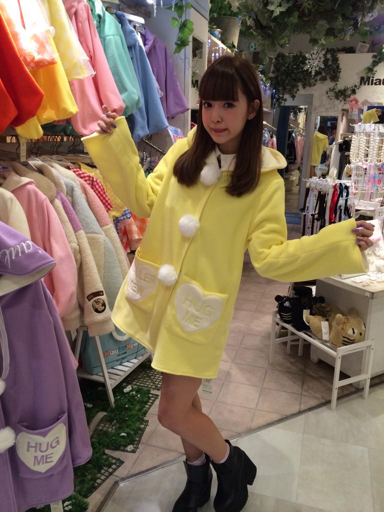 MiaulerMew109's tweet photo. ミオレミュー🎵

ニコルちゃんご来店💕

大人気ミオレガールズコートや新作の襟付きファーカーディガン等ゲットしてくれたよ✨

いつもありがとうございます😍 http://t.co/wKXaChcdUk