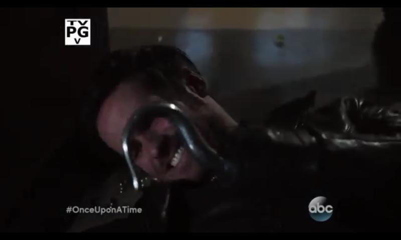 captainkillian2's tweet photo. "Fall" new second promo on YouTube! What will happen to Killian? And Snow? http://t.co/LmaUSCw814