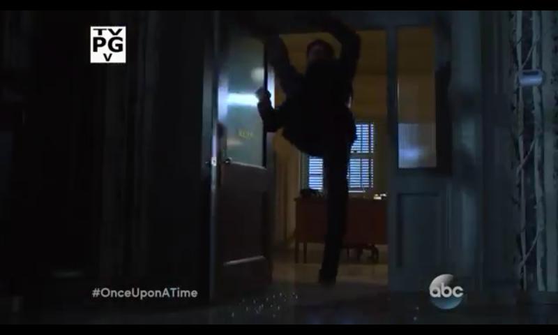 captainkillian2's tweet photo. "Fall" new second promo on YouTube! What will happen to Killian? And Snow? http://t.co/LmaUSCw814