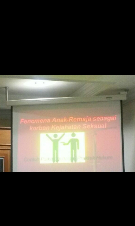 aura_lia's tweet photo. kuliah umum terapan psikologi forensik w/ @renymeylanie @AtinaMachmudati @riemalueka @octa_okata @yudani http://t.co/K5VOv6ulU7
