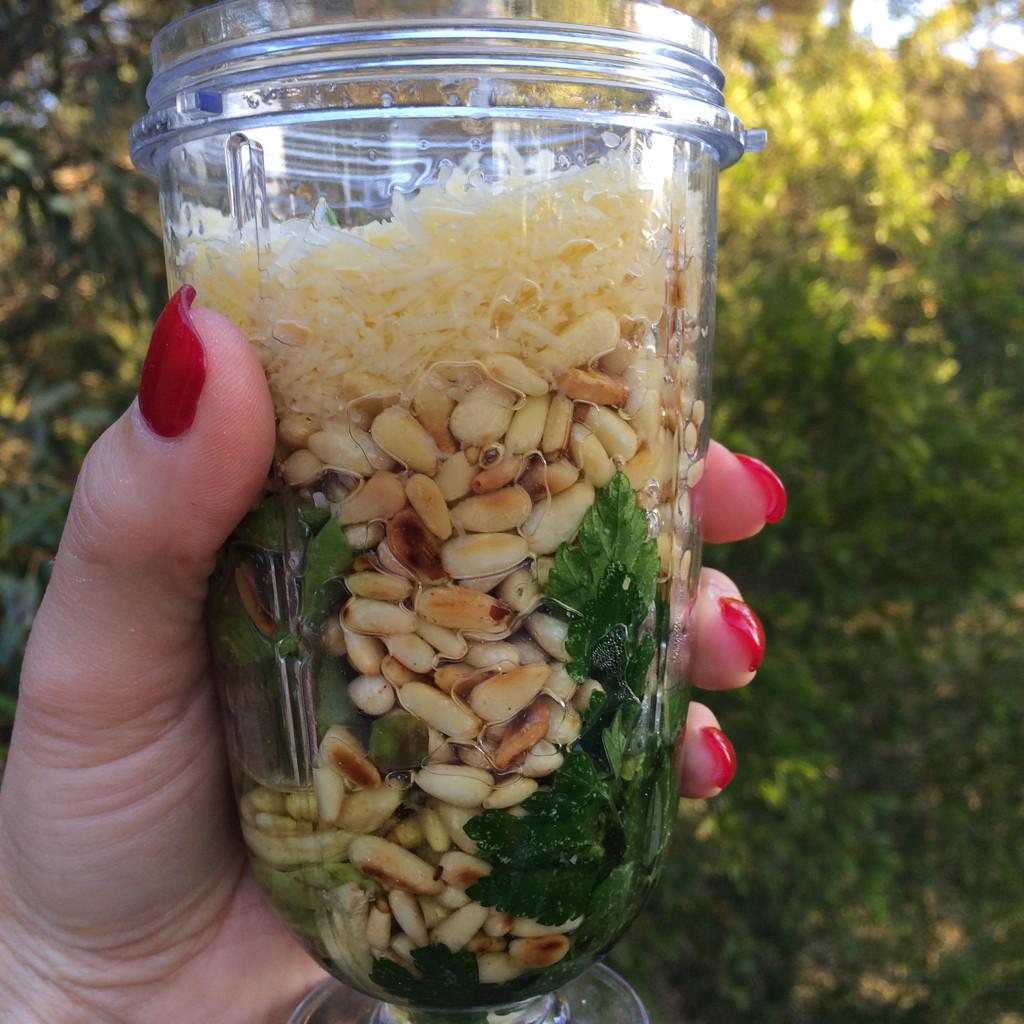 DaniStevens's tweet image. Dinner tonight made under 5 minutes #pesto inspired now for @dannymccubbin @JamiesFoodTube #scrambledeggs side dish 💚