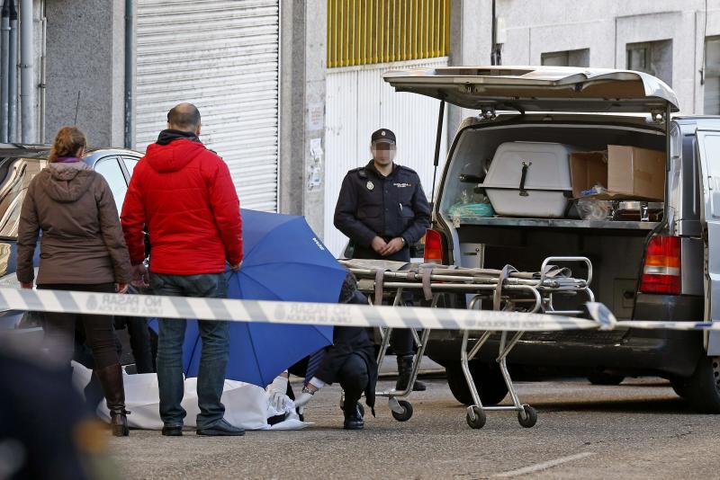 laverdad_es's tweet photo. Detenido en Murcia por alabar en Twitter el asesinato de una policía en Vigo http://t.co/NEpKrKSqme http://t.co/PJZ8CfEVtL