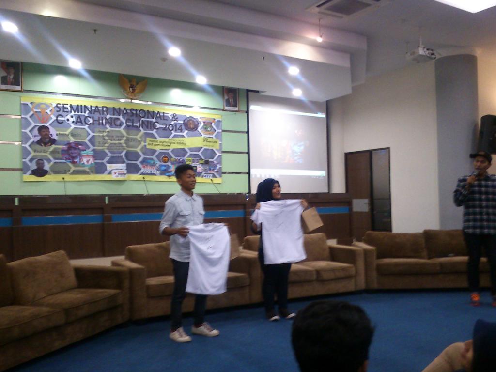 SemnasCC's tweet photo. Nih dia pemenang quiz.. Thanks @acaraMLG http://t.co/ccBK2peaPm