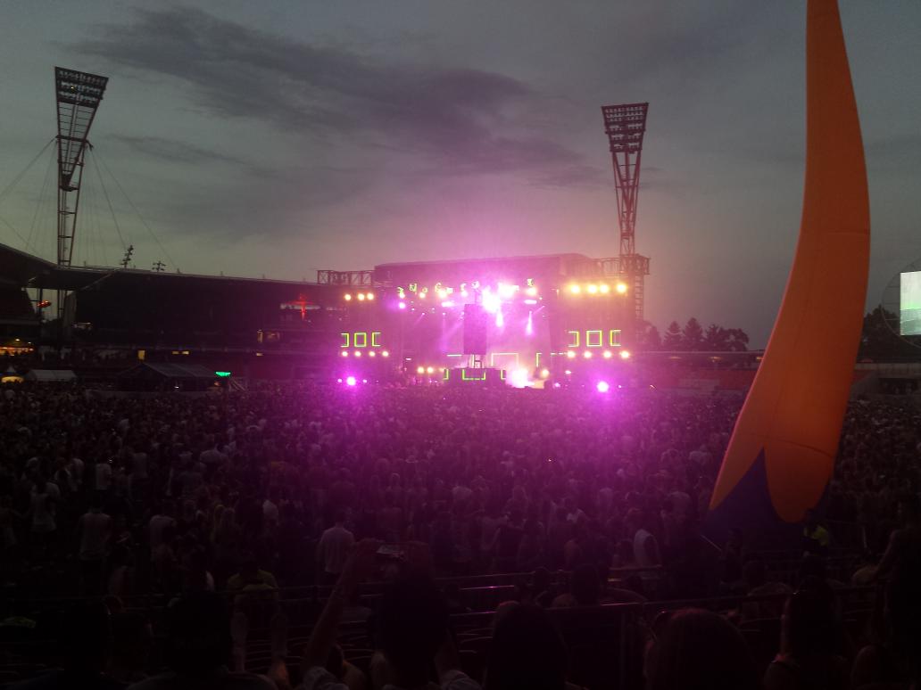 chritohnide's tweet photo. At @stereosonic Sydney. @steveaoki playing the main stage now. #awesome http://t.co/dHhSkyeCBe