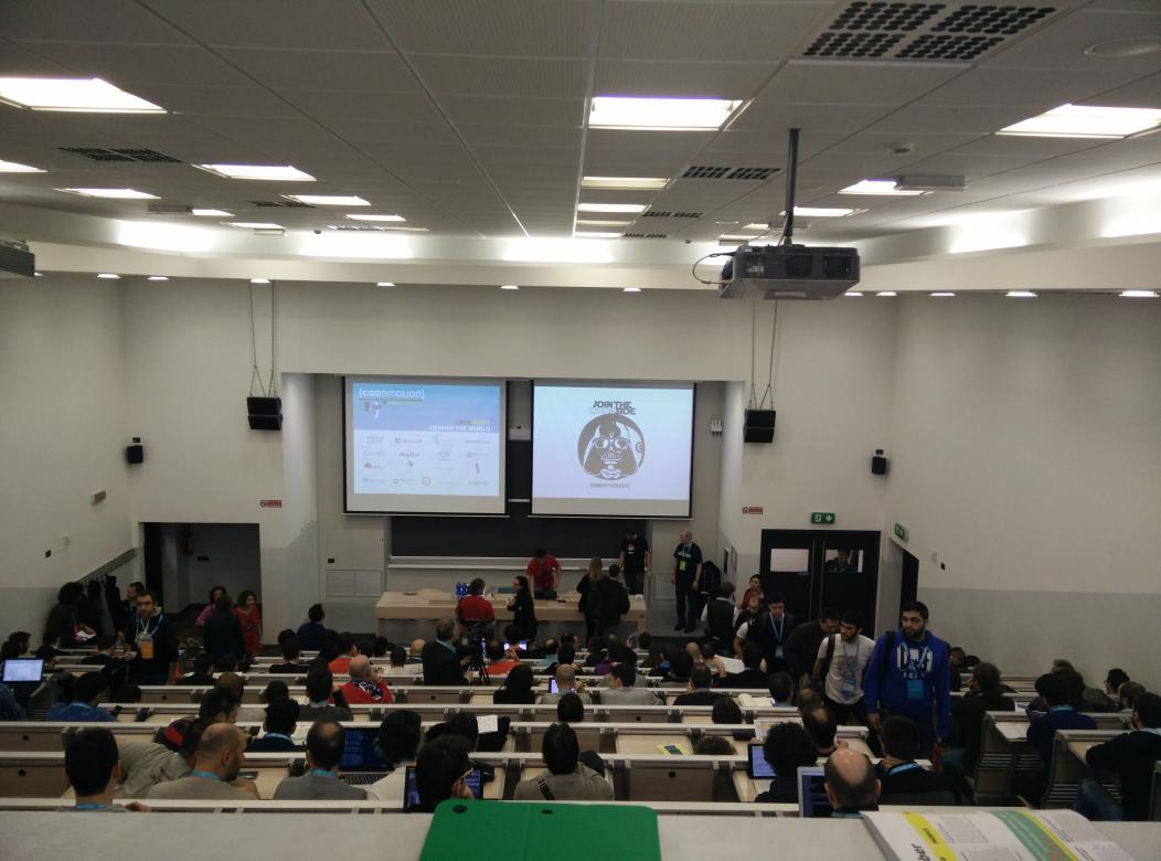 CodemotionIT's tweet image. La sala si riempie in attesa del keynote. #codemotion #jointhecodeside