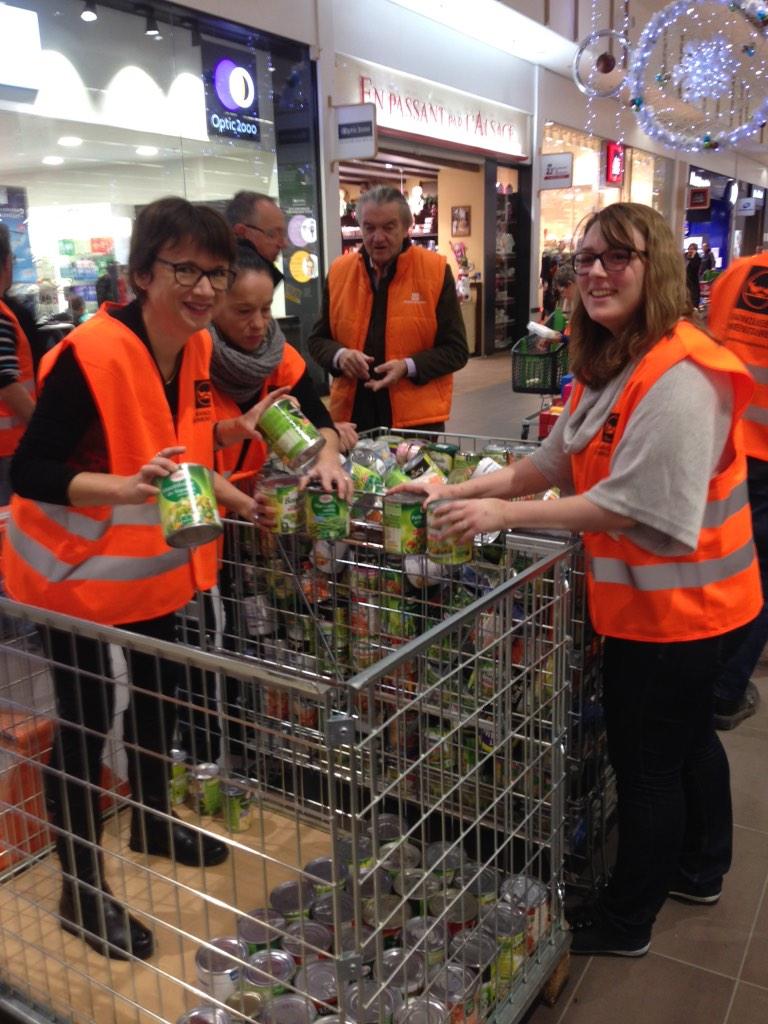 Elizinfograph's tweet photo. On ne recule devant rien pour optimiser la collecte ! #BA2014 http://t.co/v9eAkg4jxN