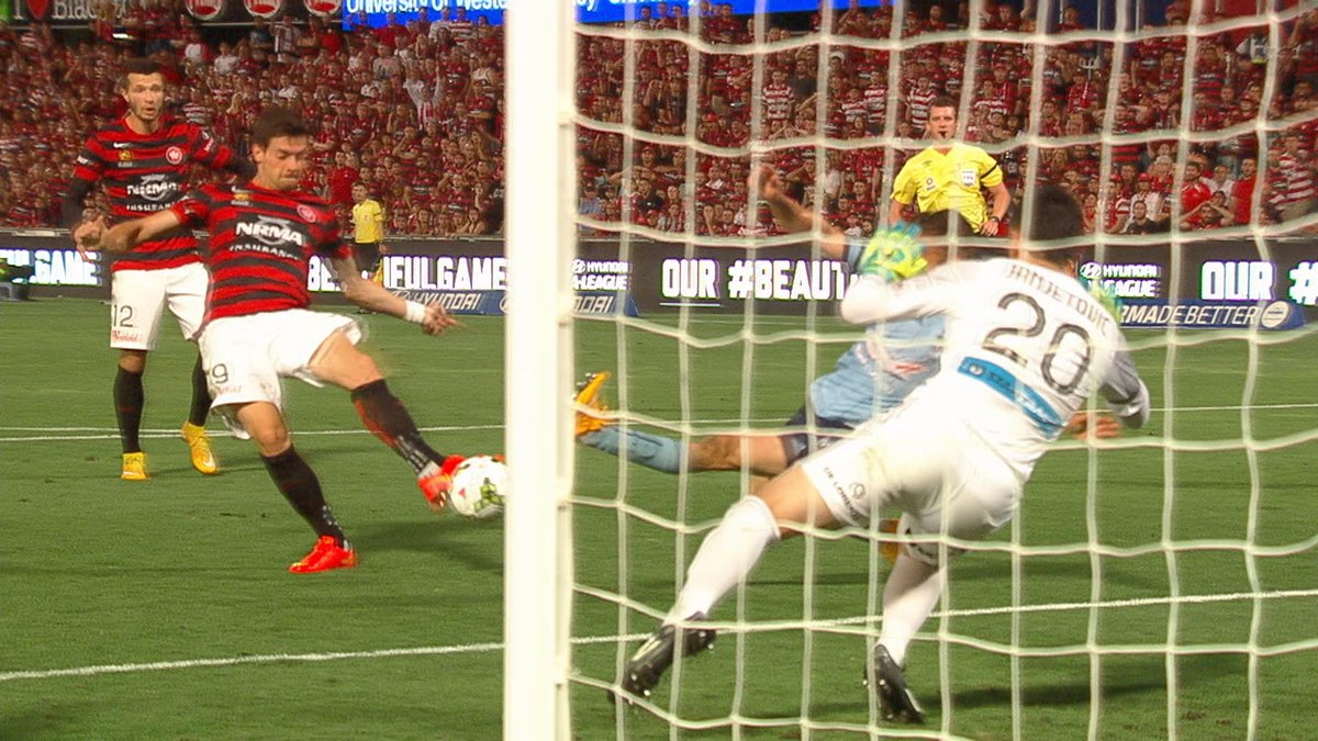 codefootballau's tweet photo. VIDEO: Tomi Juric makes it 1-0 to the Wanderers with a deadly finish. Watch here: http://t.co/auAxWBLVf5 #SydneyDerby http://t.co/Zem1fYlMll