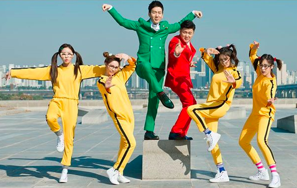allkpop's tweet photo. T-ARA come back with "Little Apple" on 'Show! Music Core'!
http://t.co/o2ktbMIxNg http://t.co/vU89gKak04
