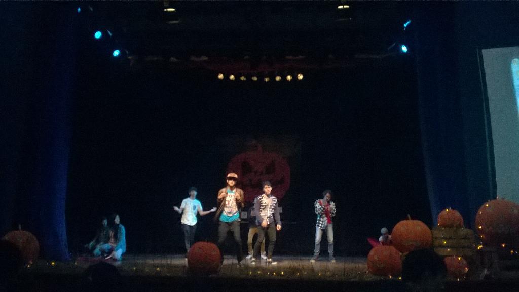 <a href="/BSIDE_Official/">DC BOYFRIEND</a> lagi GR buat perfom bsk loh,kira2 gmn ya? Penasarankan Ayoo buruan beli tiketnyaa