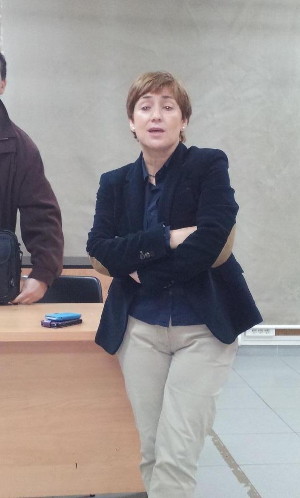 JaimeAllozaRuiz's tweet photo. @DeliaLizana abre la jornada animando a los jovenes a reabrir el consejo de juventud de Aragon @JovenesCCOO  @rahegi http://t.co/oGCNX6BiA9