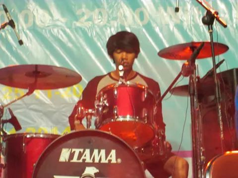 Fachri on Drum. Noisy Switch At Karya Inovatif SMA Kota Denpasar #NoisySwitch