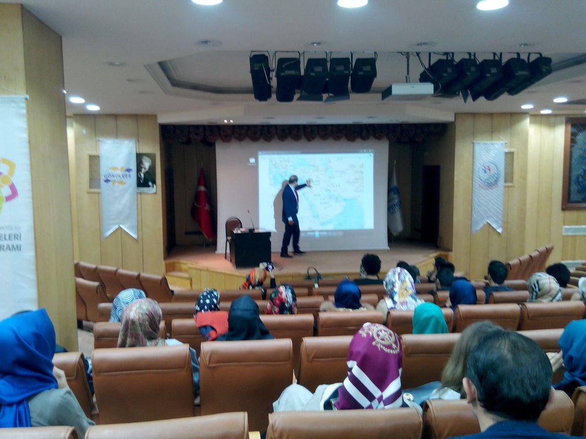 Geleceğe El Ver Projesi kapsamında Uzmaz siyaset tarih uzm. Ömer Turan beyin "Ortadoğunun Önemi" sunumunu dinliyoruz.