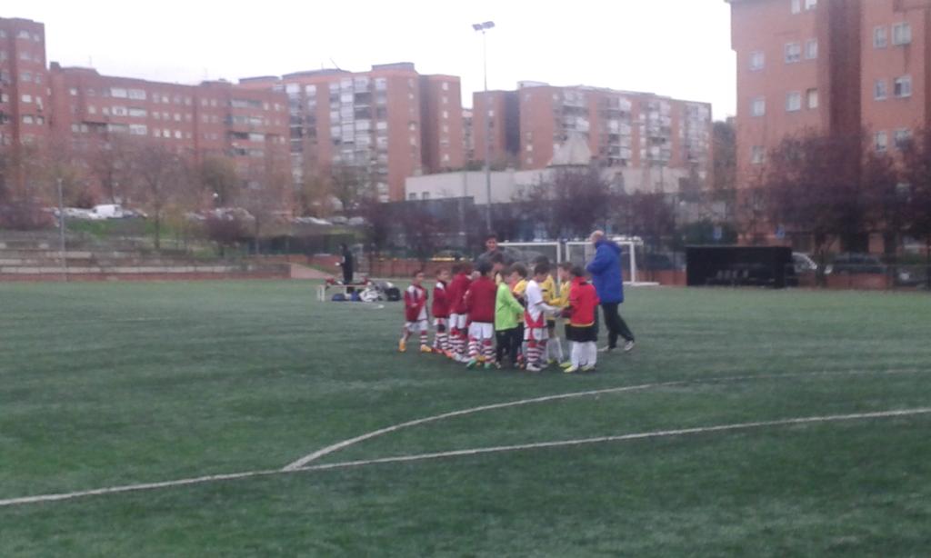 FCNuevaCastilla's tweet photo. Los benjamines han conseguido su primera victoria de la temporada contra la Fundacion del Rayo por 5-2 #ADCNC http://t.co/M7hKvP0ODi