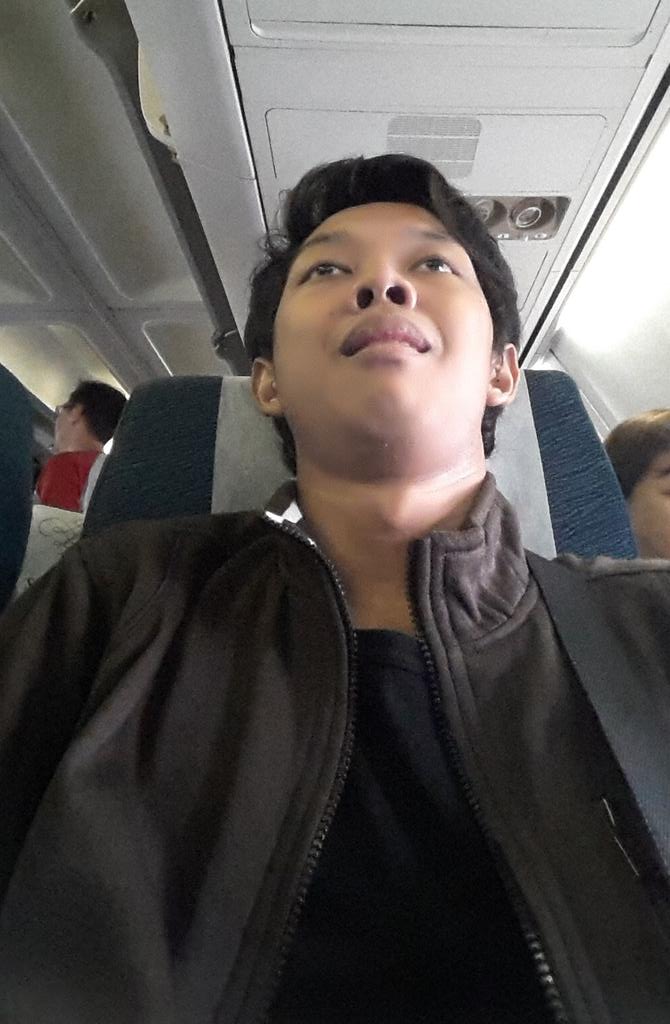 Moektito's tweet photo. Sore ini terbang sendirian ke Jakarte http://t.co/2f7YvjzOMZ