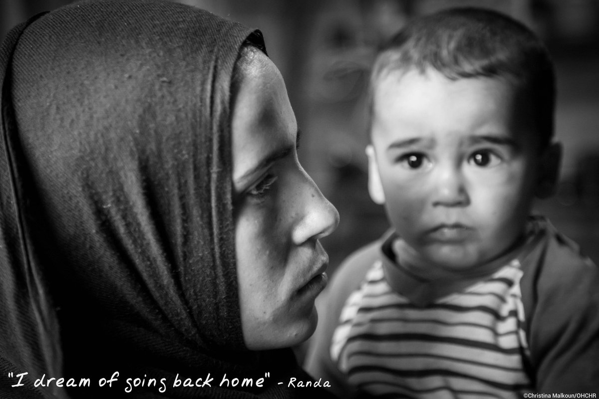 For their Sake: Portraits of Palestinian women #refugees from Syria: fal.cn/uFv #Palestine