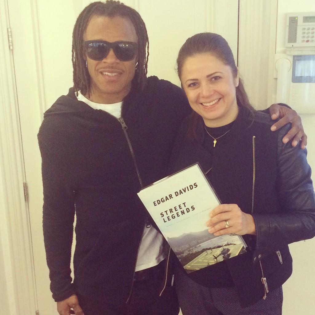 CarlaDeBarbosa's tweet image. A signed copy of @esdavids his photo book #StreetLegends Thank you note to @roycomm