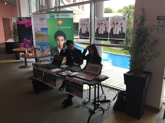 JE_ESCEM's tweet photo. Le stand bnp vous attend pour un autre "challenge" #cnh2014 @Vi_Schwartz @FahdElhilali @Antoine_Lor http://t.co/fctORgfCHM