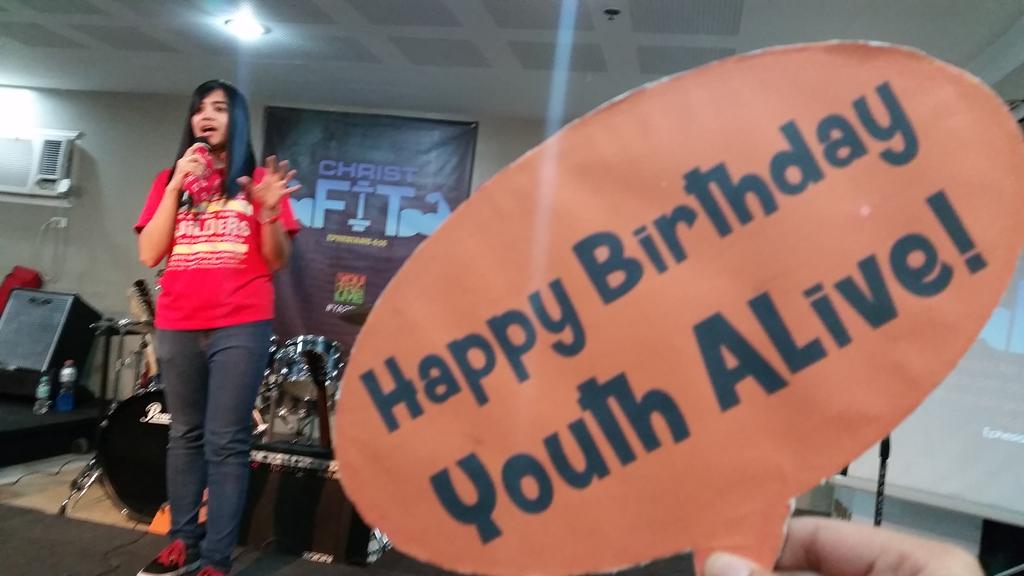 youthalive_woh's tweet photo. "It is more blessed to give than to receive." Offering exhortation by ate Anne D. #YA26th #ChristFit http://t.co/dapa06DkOf