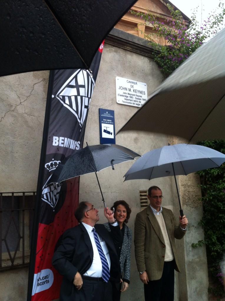 lauraguitart's tweet photo. Barcelona ja te carrer Keynes!!! @epaluzie @jtugoresques http://t.co/0mKaBLZk2b