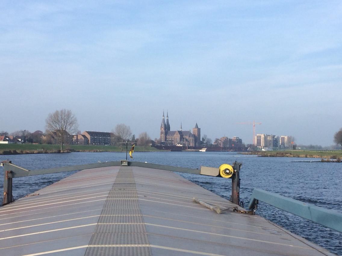 MinneNauta's tweet photo. Genieten ven het mooie weer op de Maas http://t.co/XyOYMlJhdt