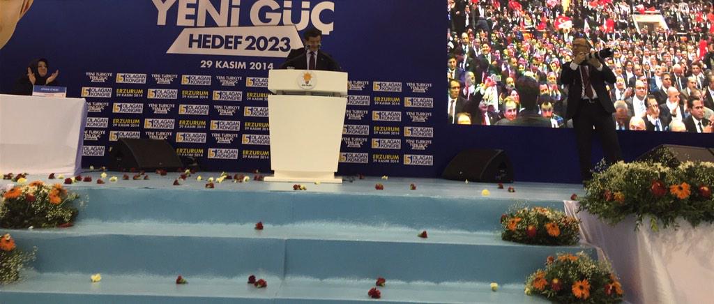 Erzurum şanına yakışır bir kongre gerçekleştiriyor...
Coşkulu kongrede Sn Başbakanımız konuşuyor...