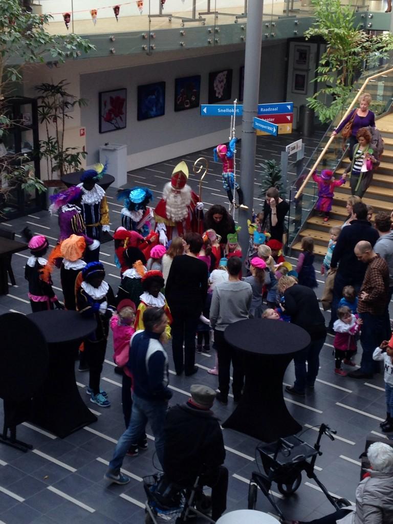 deKunstGreep's tweet photo. Sinterklaas op bezoek in de KunstGreep.  Zaterdag 06 december neemt hij hier ook weer afscheid om 1800 uur. http://t.co/sCJYKI8oB7
