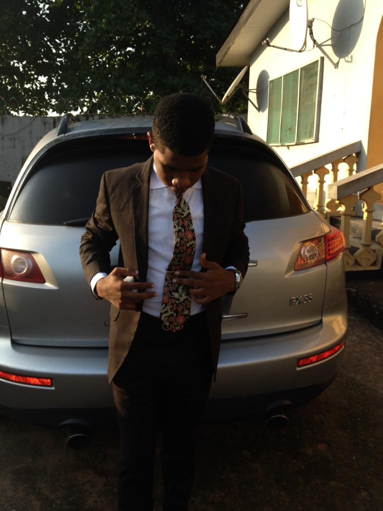 dleta's tweet photo. Chilling out!! My cooperate wear..@FRANKFANz @zarifrasul @BillGates http://t.co/c1rjeb5EUr