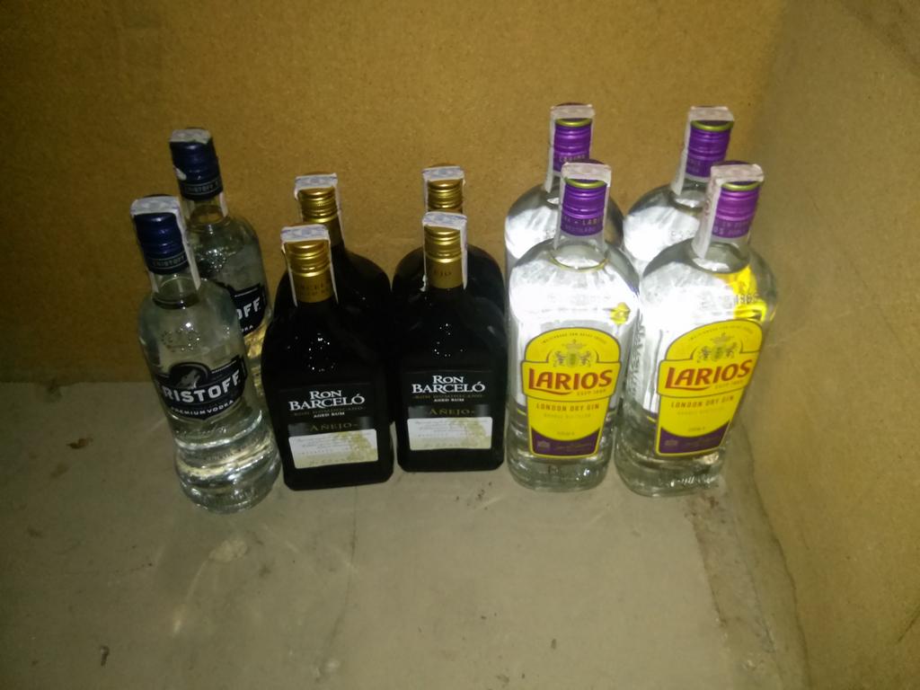 LosKanis's tweet photo. Les informamos de que ya nos han traido los suministros para esta noche! #prepararse http://t.co/zxvUqkMpz3