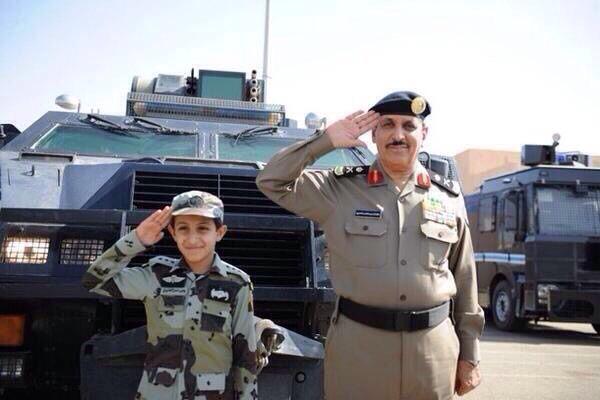 PrincessBasmah's tweet photo. ابن شهيد الواجب النقيب محمد حمد العنزي قلده مدير الامن العام وقائد قوات الطؤارى رتبه ابوه كي تكون له في المستقبل http://t.co/xLxxgRb8Ri