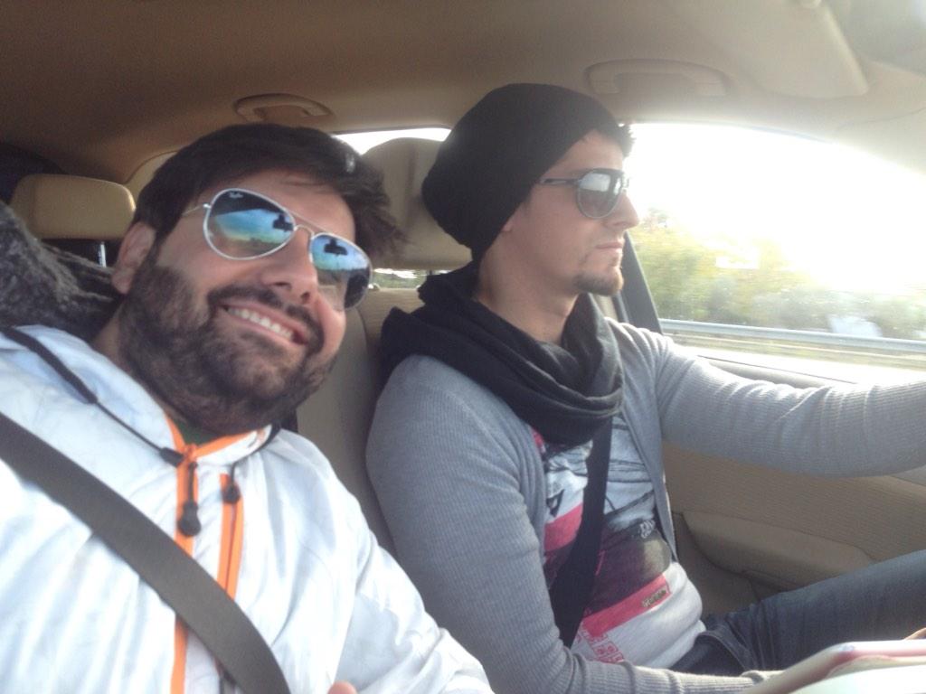 comparsista's tweet photo. Camino de Mérida, otro maravilloso publico nos espera muuuuuaaaak. @_juliandelgado_ @7deloscarapapas @loscarapapas http://t.co/r4JjLPKAG1