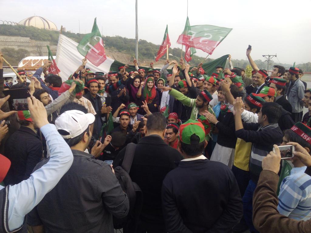 NazBaloch_'s tweet photo. Starting PTI rally from Zero point for #30thNovAzadiDharna. Youth passion at its peak! http://t.co/tTldbYhCAO