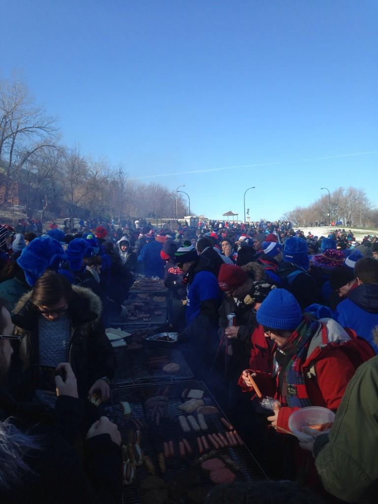 LidsStrCond's tweet image. Tailgating done right! Lots of food for everyone! @McMasterSports