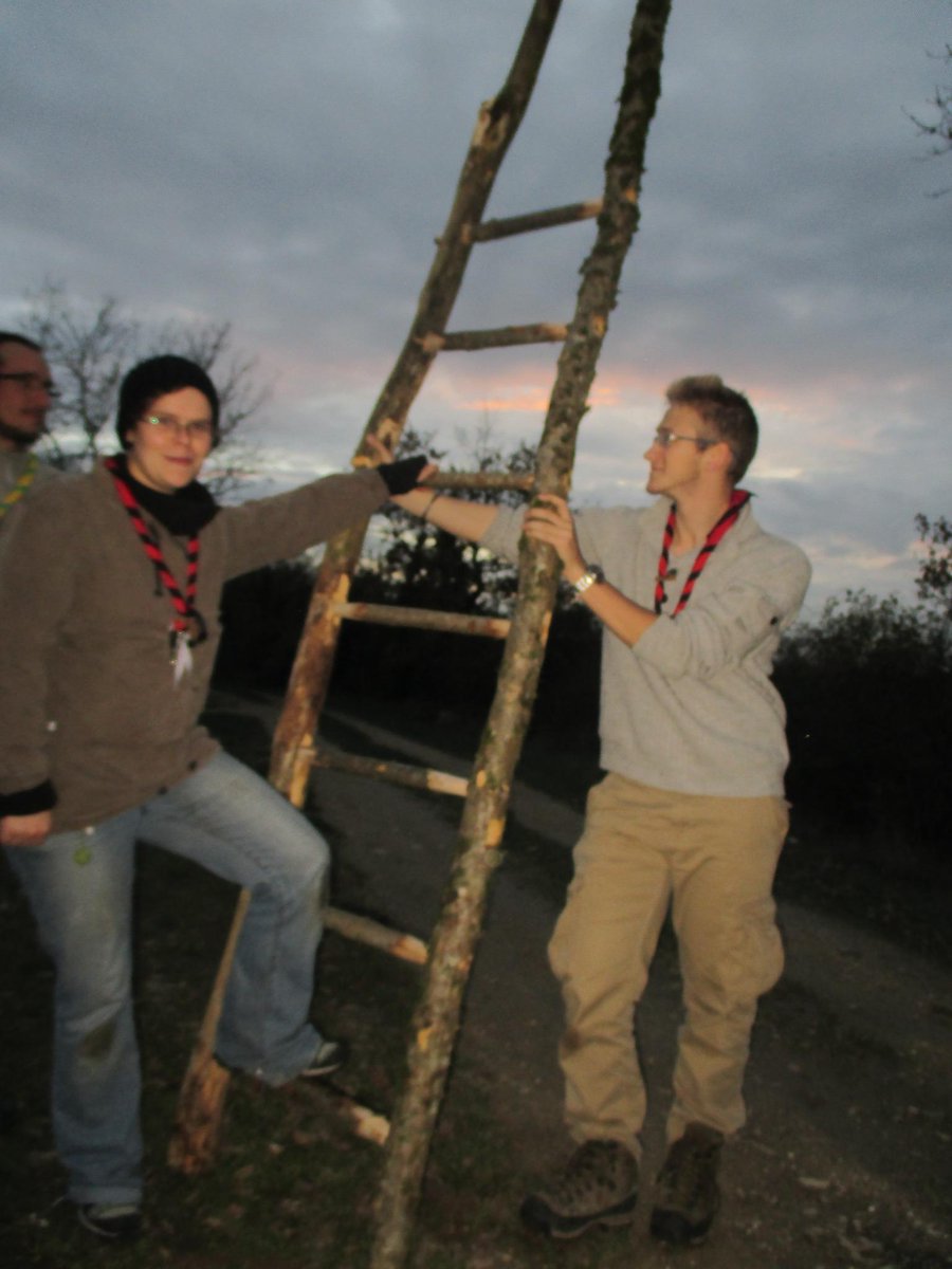 au WE horizon,en @EEUdFPhareOuest , les resps' construisent des échelles pour aller toujours plus haut !