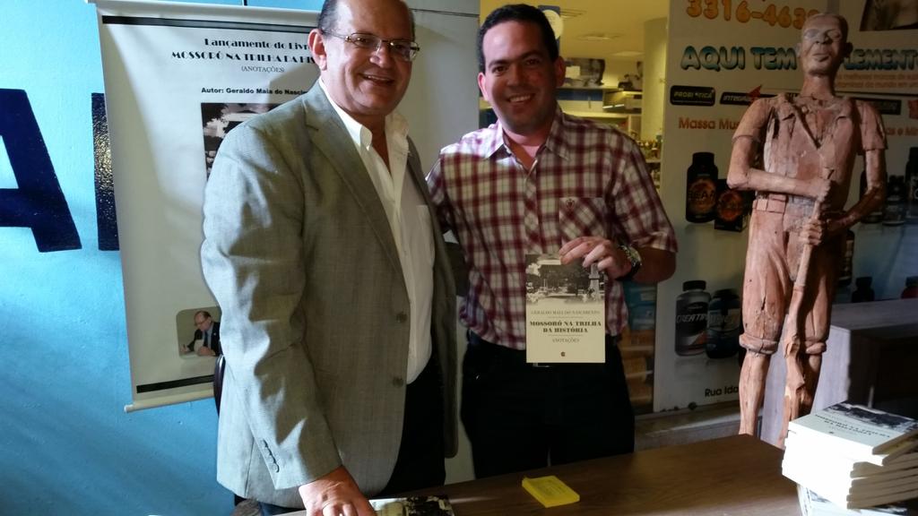 VingtunNeto's tweet photo. Prestigiei ontem lançamento do livro Mossoró na Trilha da História de autoria do escritor e historiador Geraldo Maia. http://t.co/lVOY4QnYcQ
