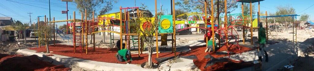 PURONJOHNSTON's tweet photo. Avances en el Γ‘rea de juegos infantiles Plaza #SanJoaquin #PREP2014 @PURONJOHNSTON @ita_aragon #ObrasFuertesParaTi http://t.co/jXJSPH8ycO"