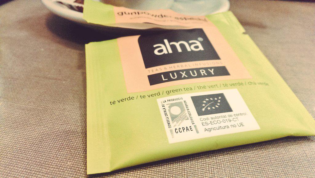 bcnslow's tweet photo. Hora del té, perfecto para un día de lluvia ☔🙌🍵 eso sí, siempre #ecologico Feliz sábado!! http://t.co/tye8nOT4Vw