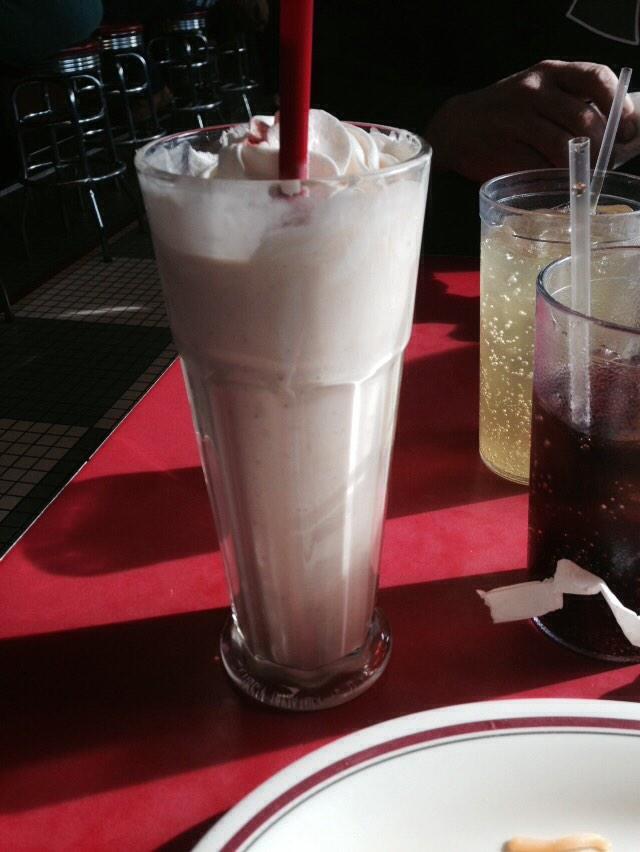 svhs_dannyt's tweet photo. Estoy tomando un batido http://t.co/CYzXMGQgxE