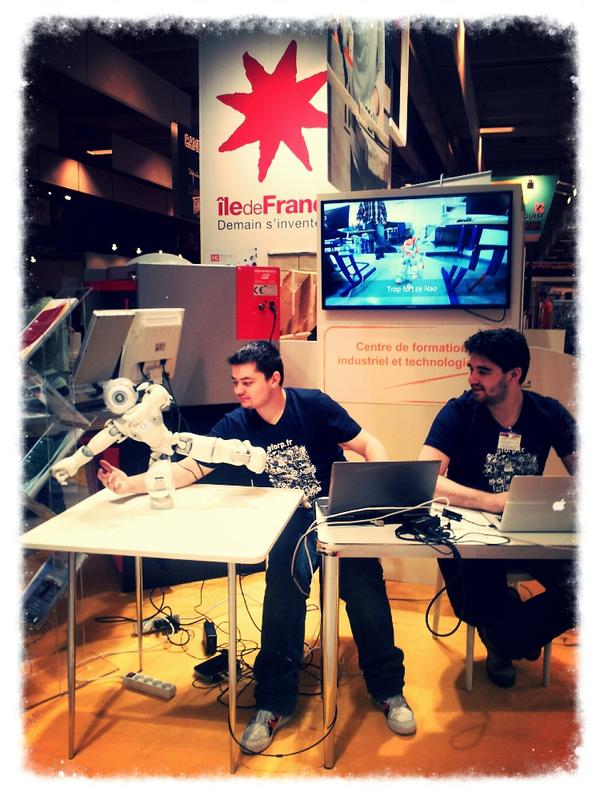 LaouitiElias's tweet photo. @NaoRobot #NaoRobot au salon européen de l'éducation sur le stand de l'@AforpCfit #Nao #FDEA ( cc @Aldebaran_news) http://t.co/wnqtUv0jfS